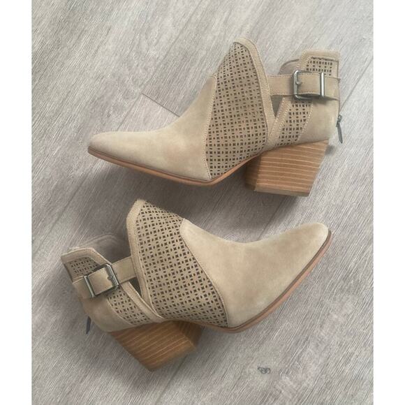 Vince Camuto‎ Suede Ankle Bootie Size 7.5 - Picture 1 of 5